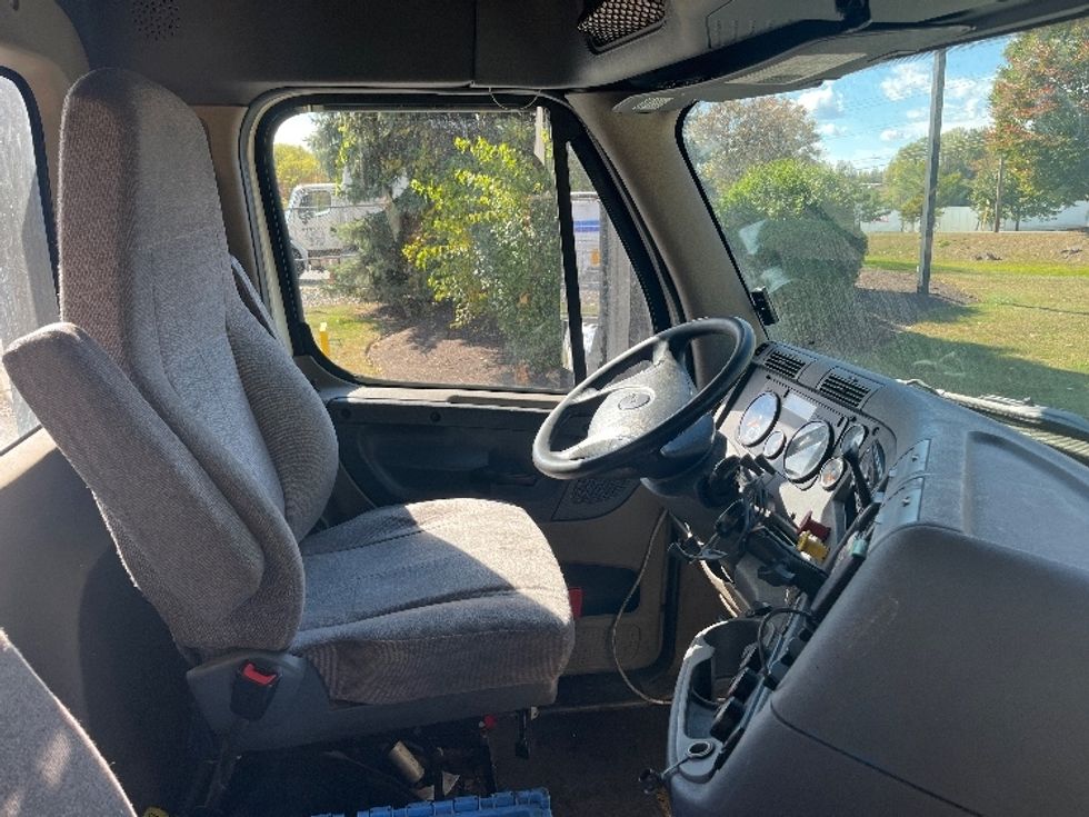 Day Cab Tractor-Heavy Duty Tractors-Freightliner-2018-Cascadia 12564ST-Montgomery-NY-445,015\n\t\tmiles-$ 37,000 - Image 14