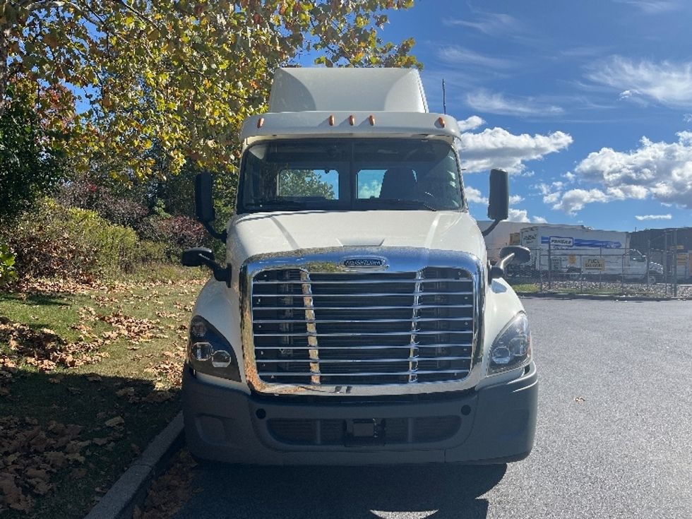 Day Cab Tractor-Heavy Duty Tractors-Freightliner-2018-Cascadia 12564ST-Montgomery-NY-445,015\n\t\tmiles-$ 37,000 - Image 2