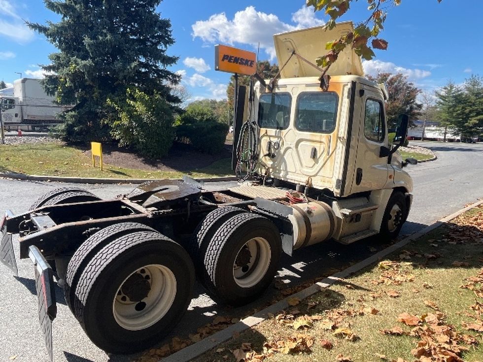 Day Cab Tractor-Heavy Duty Tractors-Freightliner-2018-Cascadia 12564ST-Montgomery-NY-445,015\n\t\tmiles-$ 37,000 - Image 7
