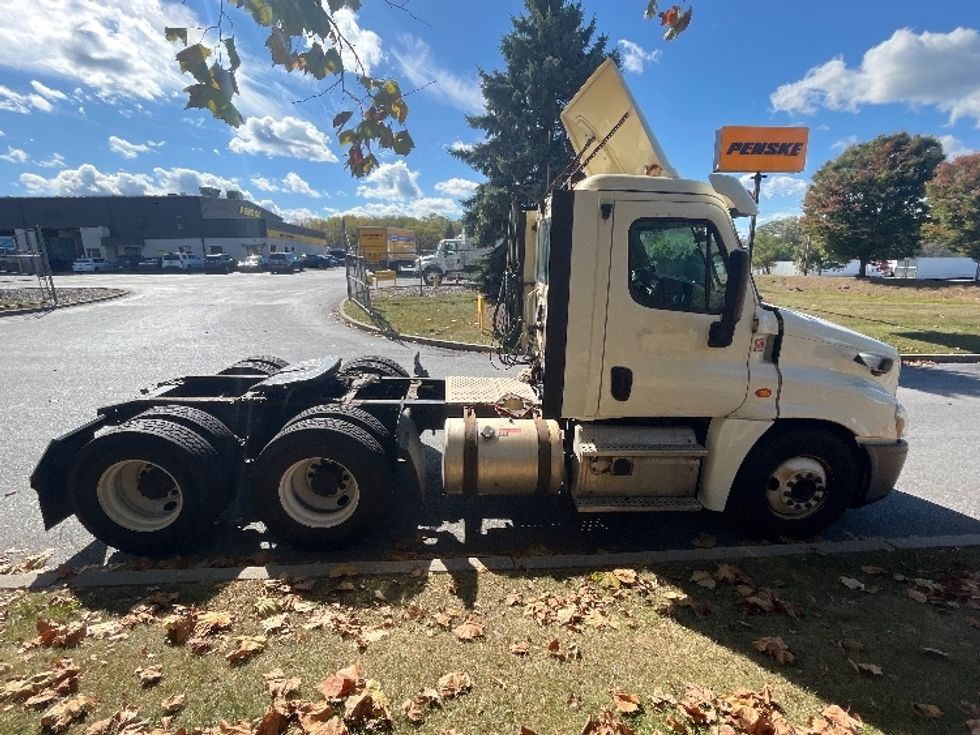 Day Cab Tractor-Heavy Duty Tractors-Freightliner-2018-Cascadia 12564ST-Montgomery-NY-445,015\n\t\tmiles-$ 37,000 - Image 8