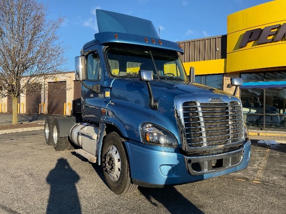 Day Cab Tractor-Heavy Duty Tractors-Freightliner-2018-Cascadia 12564ST-Montgomery-NY-452,470\n\t\tmiles-$ 32,500 - Image 1