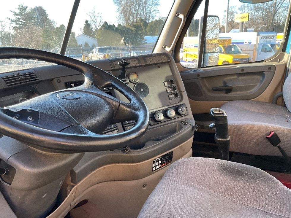 Day Cab Tractor-Heavy Duty Tractors-Freightliner-2018-Cascadia 12564ST-Montgomery-NY-452,470\n\t\tmiles-$ 32,500 - Image 10