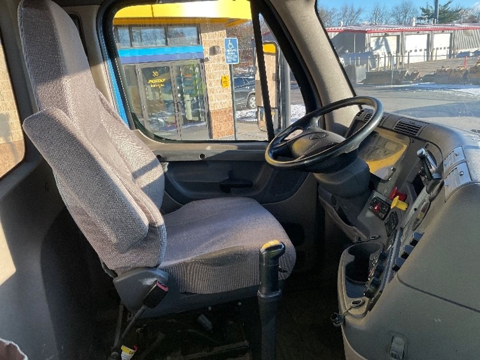 Day Cab Tractor-Heavy Duty Tractors-Freightliner-2018-Cascadia 12564ST-Montgomery-NY-452,470\n\t\tmiles-$ 32,500 - Image 14