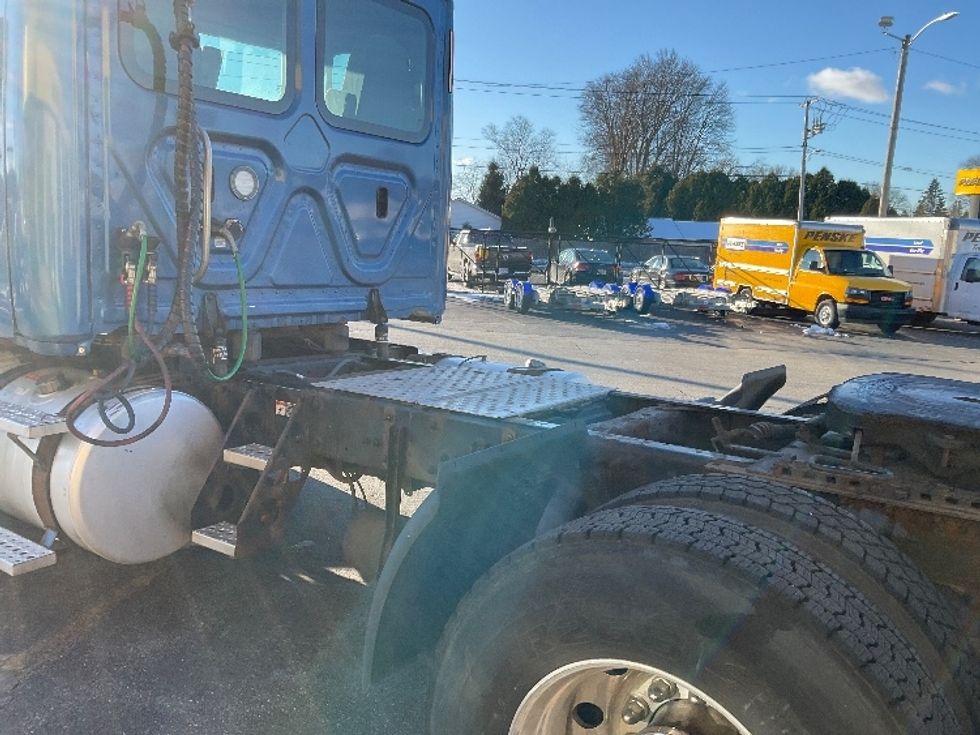 Day Cab Tractor-Heavy Duty Tractors-Freightliner-2018-Cascadia 12564ST-Montgomery-NY-452,470\n\t\tmiles-$ 32,500 - Image 17