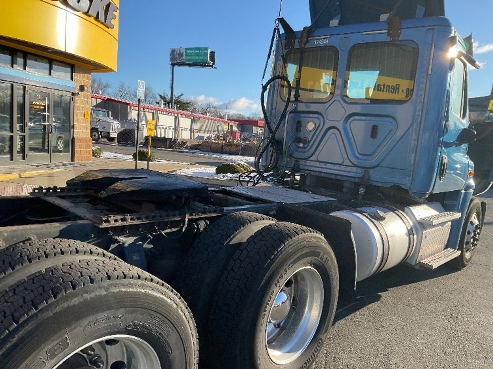 Day Cab Tractor-Heavy Duty Tractors-Freightliner-2018-Cascadia 12564ST-Montgomery-NY-452,470\n\t\tmiles-$ 32,500 - Image 18