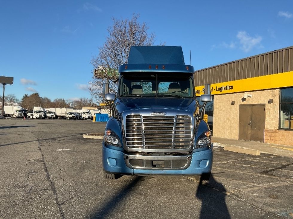 Day Cab Tractor-Heavy Duty Tractors-Freightliner-2018-Cascadia 12564ST-Montgomery-NY-452,470\n\t\tmiles-$ 32,500 - Image 2