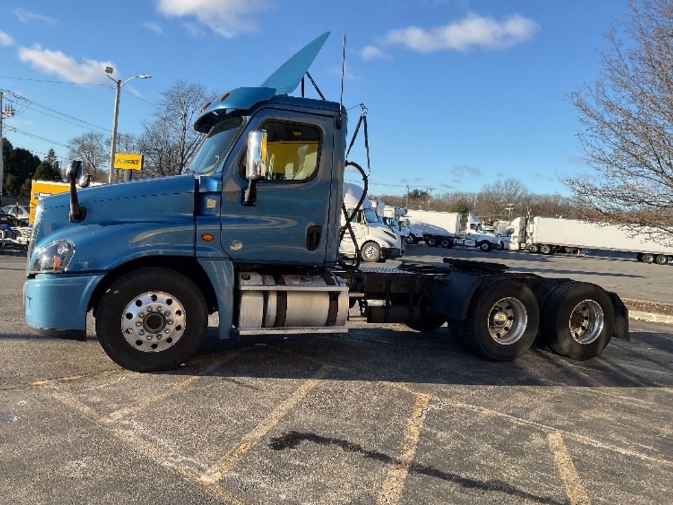 Day Cab Tractor-Heavy Duty Tractors-Freightliner-2018-Cascadia 12564ST-Montgomery-NY-452,470\n\t\tmiles-$ 32,500 - Image 4