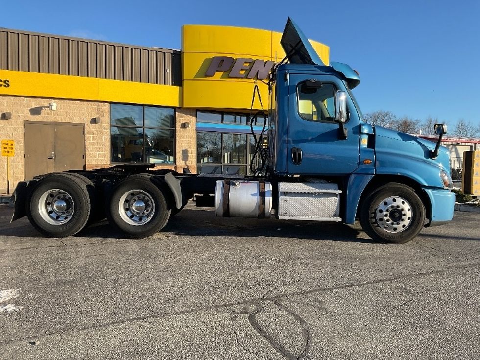 Day Cab Tractor-Heavy Duty Tractors-Freightliner-2018-Cascadia 12564ST-Montgomery-NY-452,470\n\t\tmiles-$ 32,500 - Image 8