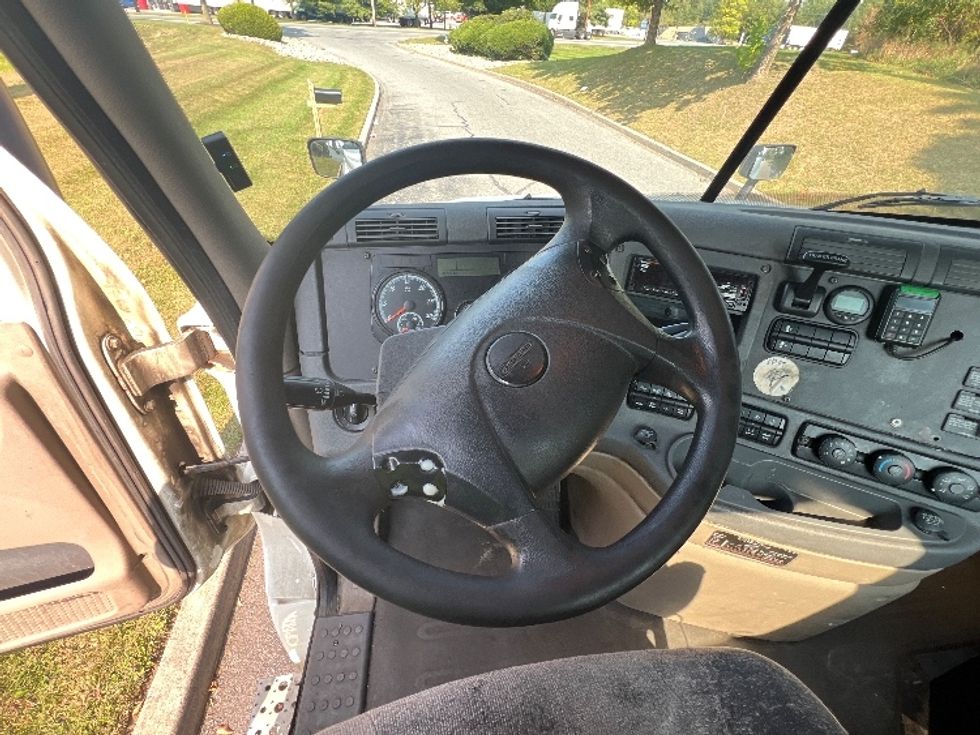 Day Cab Tractor-Heavy Duty Tractors-Freightliner-2018-Cascadia 12564ST-Montgomery-NY-467,224\n\t\tmiles-$ 36,000 - Image 11