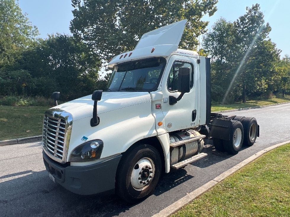 Day Cab Tractor-Heavy Duty Tractors-Freightliner-2018-Cascadia 12564ST-Montgomery-NY-467,224\n\t\tmiles-$ 36,000 - Image 3