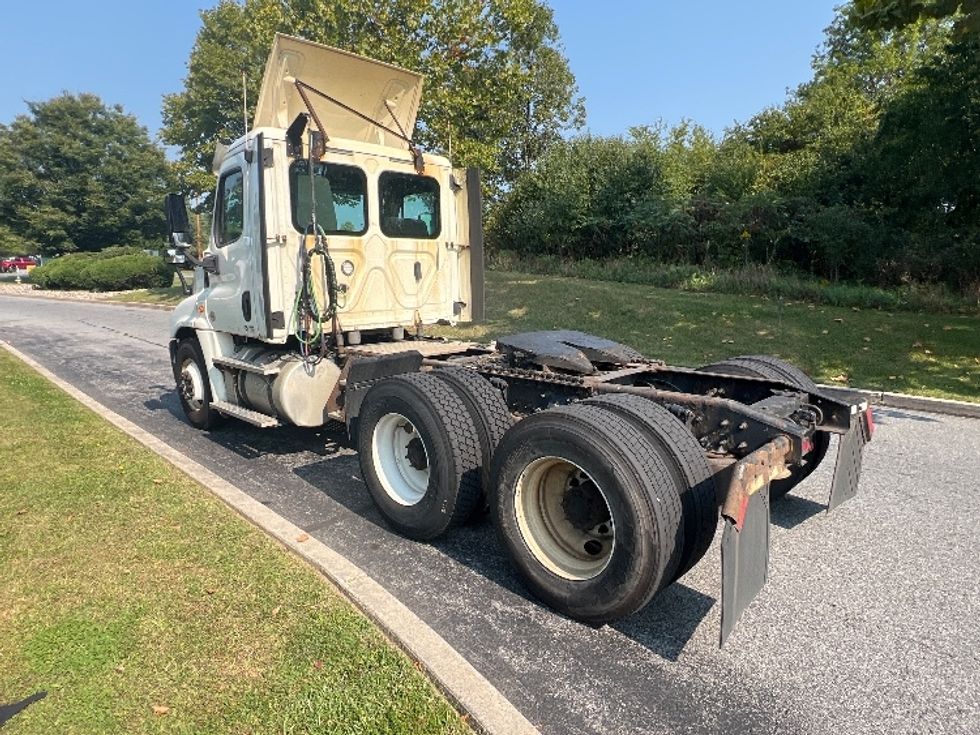 Day Cab Tractor-Heavy Duty Tractors-Freightliner-2018-Cascadia 12564ST-Montgomery-NY-467,224\n\t\tmiles-$ 36,000 - Image 5
