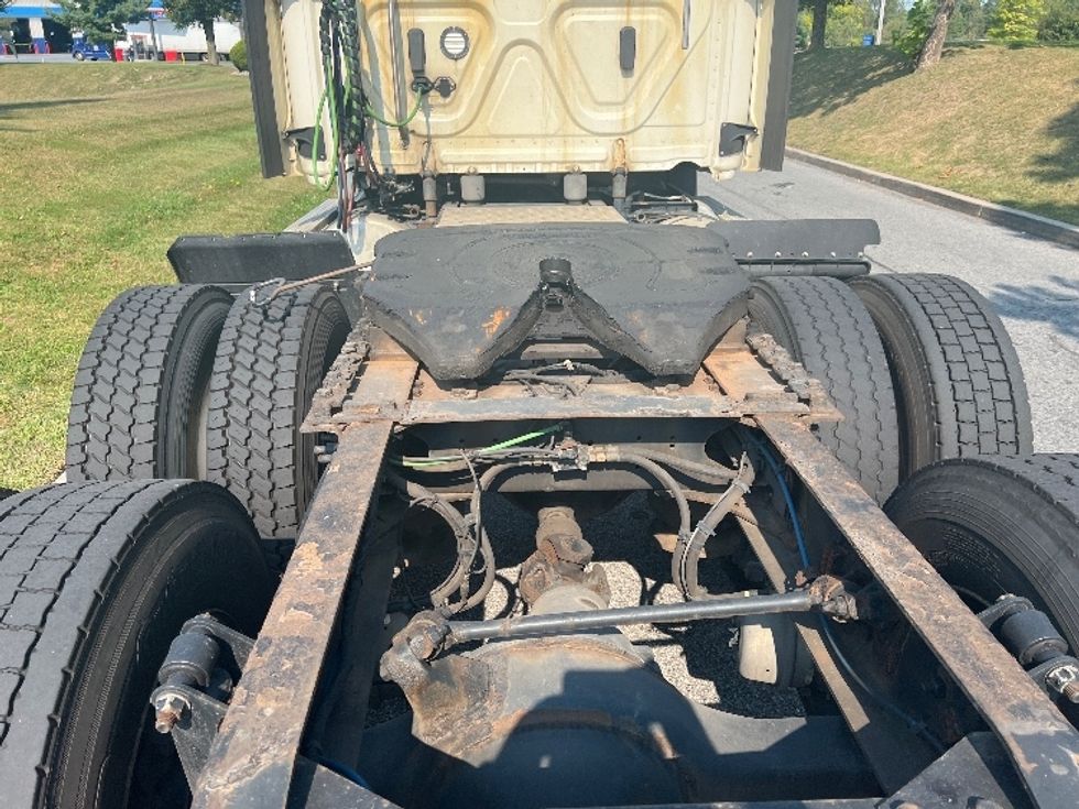 Day Cab Tractor-Heavy Duty Tractors-Freightliner-2018-Cascadia 12564ST-Montgomery-NY-467,224\n\t\tmiles-$ 36,000 - Image 6