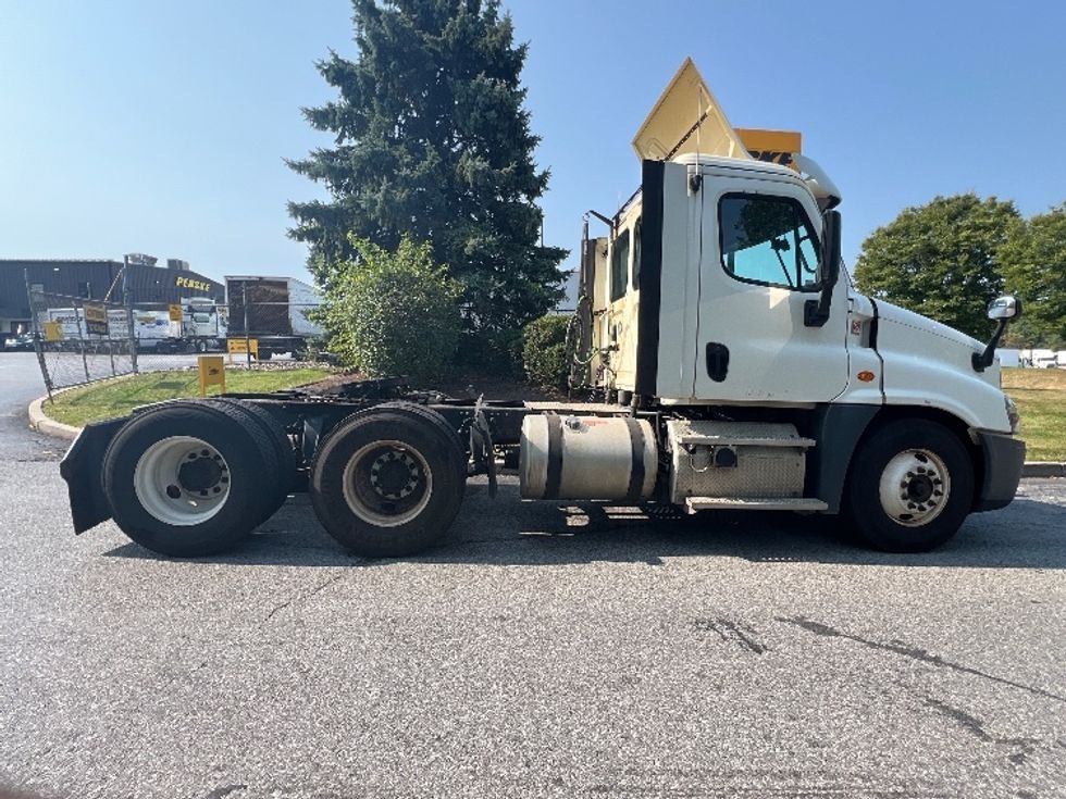 Day Cab Tractor-Heavy Duty Tractors-Freightliner-2018-Cascadia 12564ST-Montgomery-NY-467,224\n\t\tmiles-$ 36,000 - Image 8