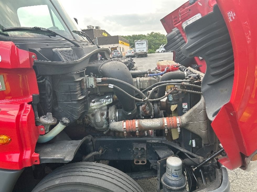 Day Cab Tractor-Heavy Duty Tractors-Freightliner-2018-Cascadia 12564ST-Montgomery-NY-586,087\n\t\tmiles-$ 27,250 - Image 15