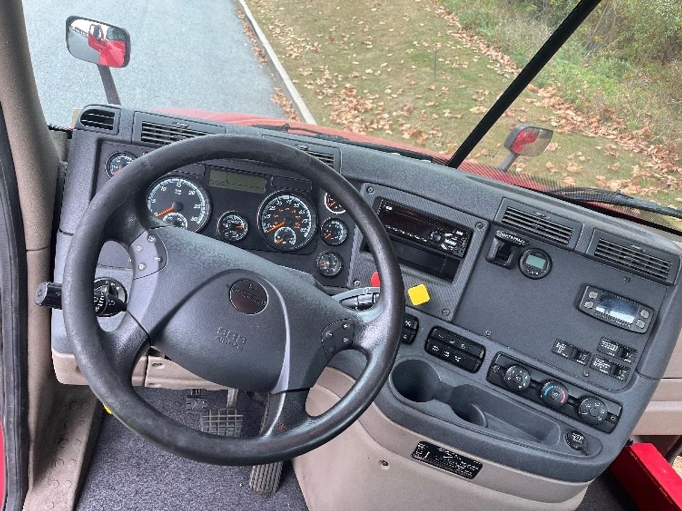 Day Cab Tractor-Heavy Duty Tractors-Freightliner-2018-Cascadia 12564ST-Montgomery-NY-615,036\n\t\tmiles-$ 26,500 - Image 11