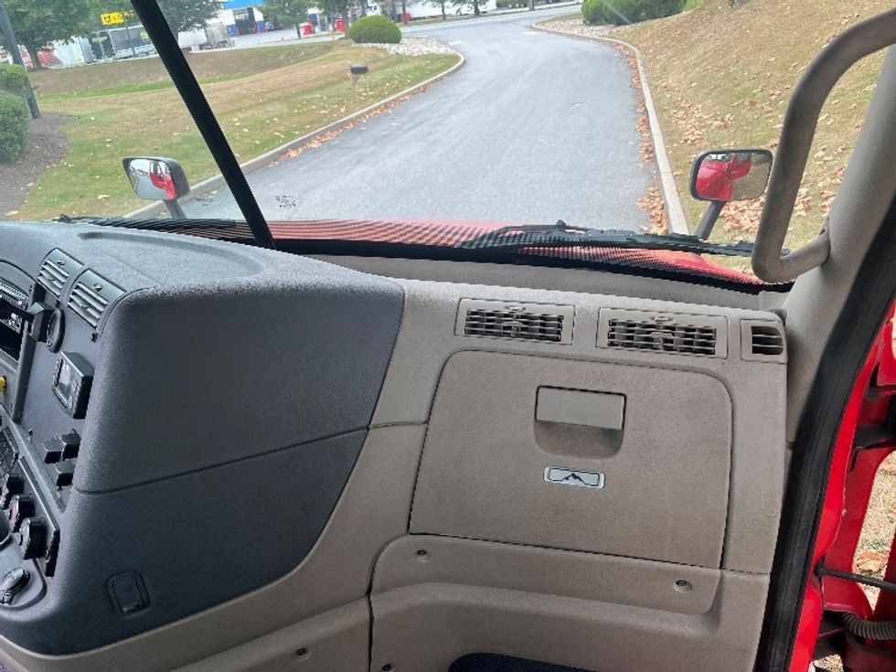 Day Cab Tractor-Heavy Duty Tractors-Freightliner-2018-Cascadia 12564ST-Montgomery-NY-615,036\n\t\tmiles-$ 26,500 - Image 13