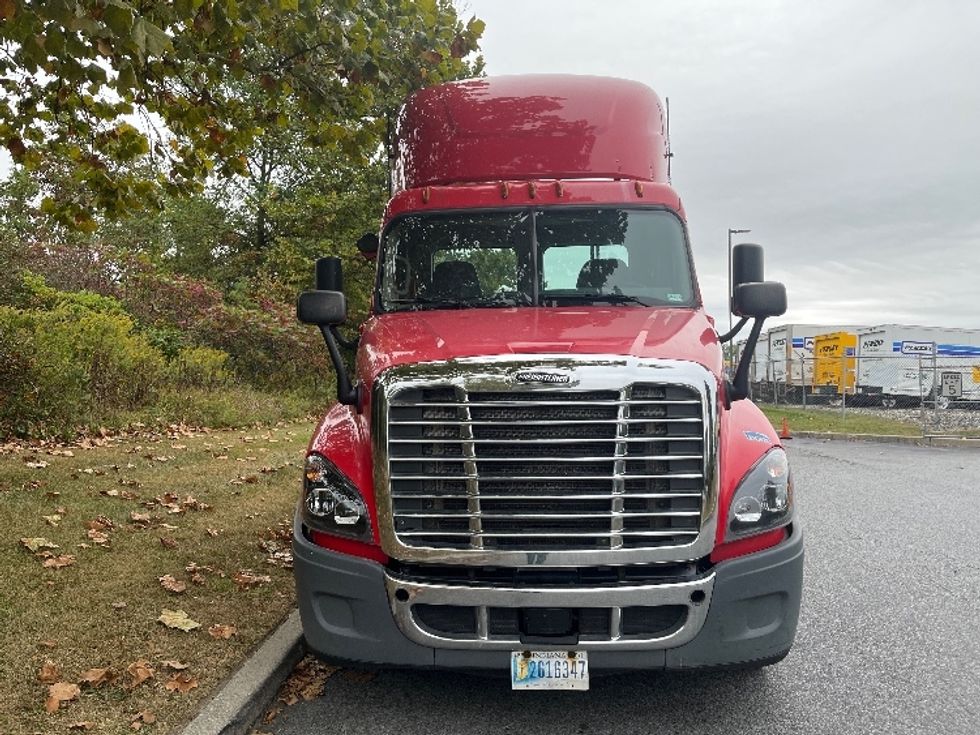 Day Cab Tractor-Heavy Duty Tractors-Freightliner-2018-Cascadia 12564ST-Montgomery-NY-615,036\n\t\tmiles-$ 26,500 - Image 2