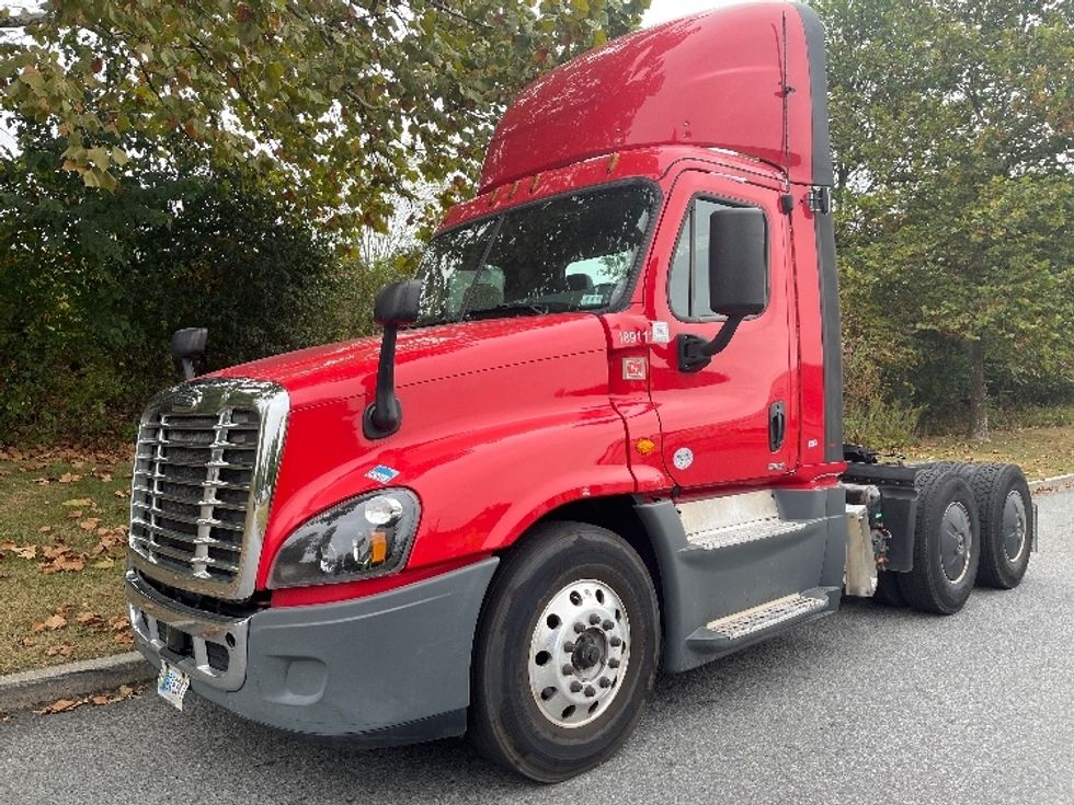 Day Cab Tractor-Heavy Duty Tractors-Freightliner-2018-Cascadia 12564ST-Montgomery-NY-615,036\n\t\tmiles-$ 26,500 - Image 3