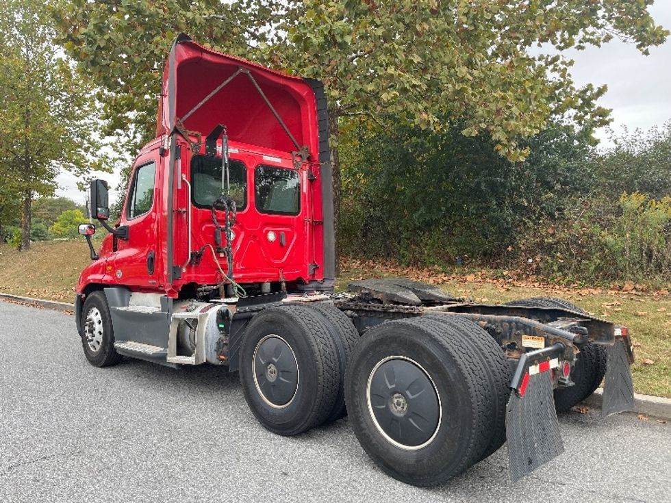Day Cab Tractor-Heavy Duty Tractors-Freightliner-2018-Cascadia 12564ST-Montgomery-NY-615,036\n\t\tmiles-$ 26,500 - Image 5