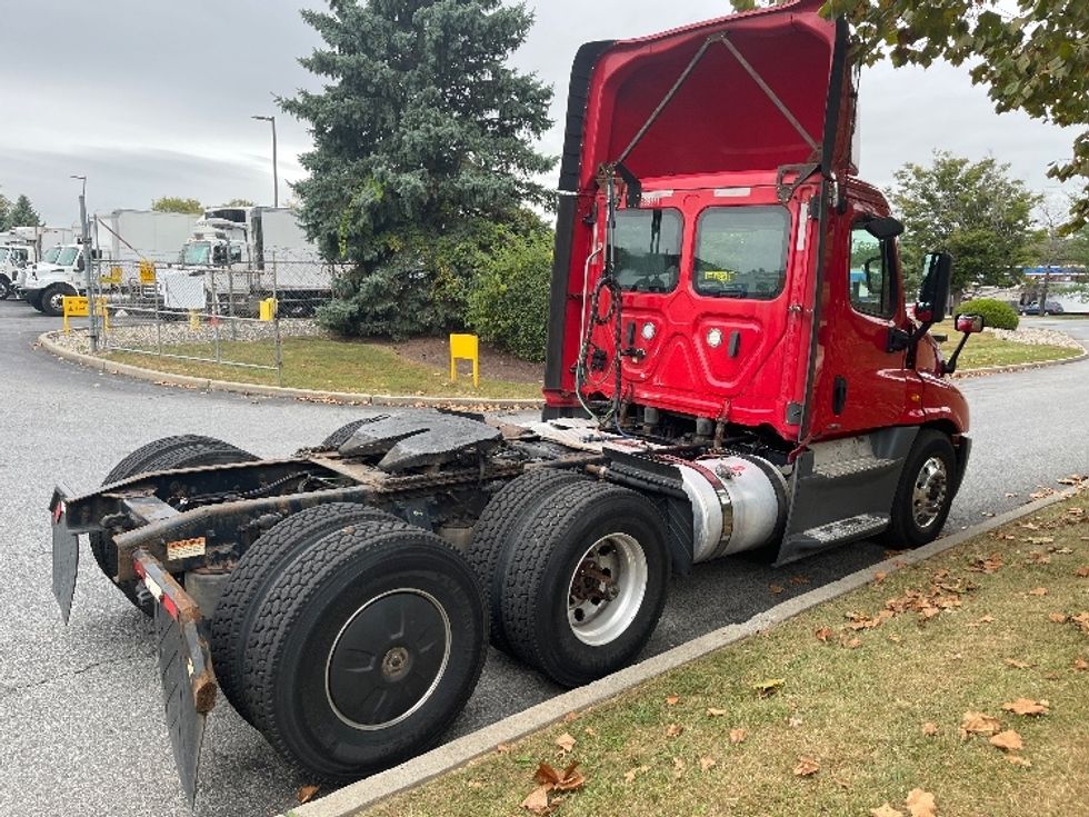 Day Cab Tractor-Heavy Duty Tractors-Freightliner-2018-Cascadia 12564ST-Montgomery-NY-615,036\n\t\tmiles-$ 26,500 - Image 7