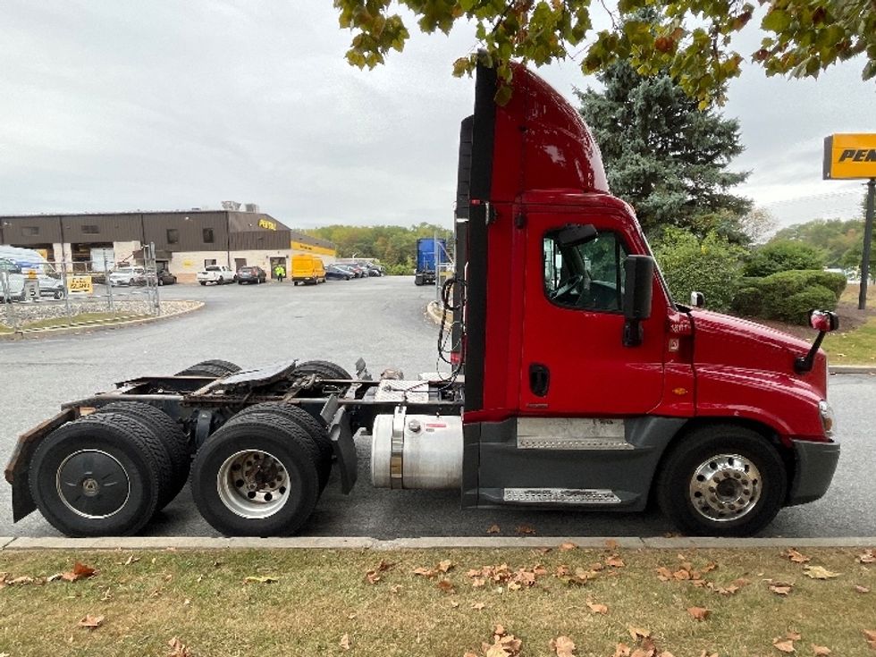 Day Cab Tractor-Heavy Duty Tractors-Freightliner-2018-Cascadia 12564ST-Montgomery-NY-615,036\n\t\tmiles-$ 26,500 - Image 8