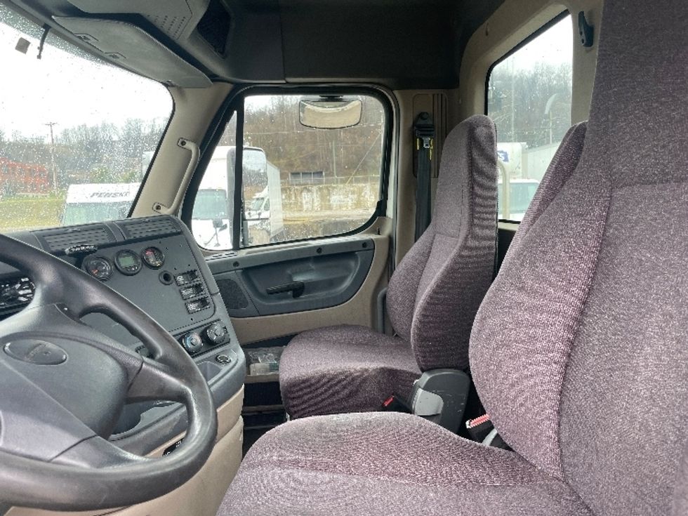Day Cab Tractor-Heavy Duty Tractors-Freightliner-2018-Cascadia 12564ST-Morgantown-WV-357,636\n\t\tmiles-$ 39,750 - Image 10
