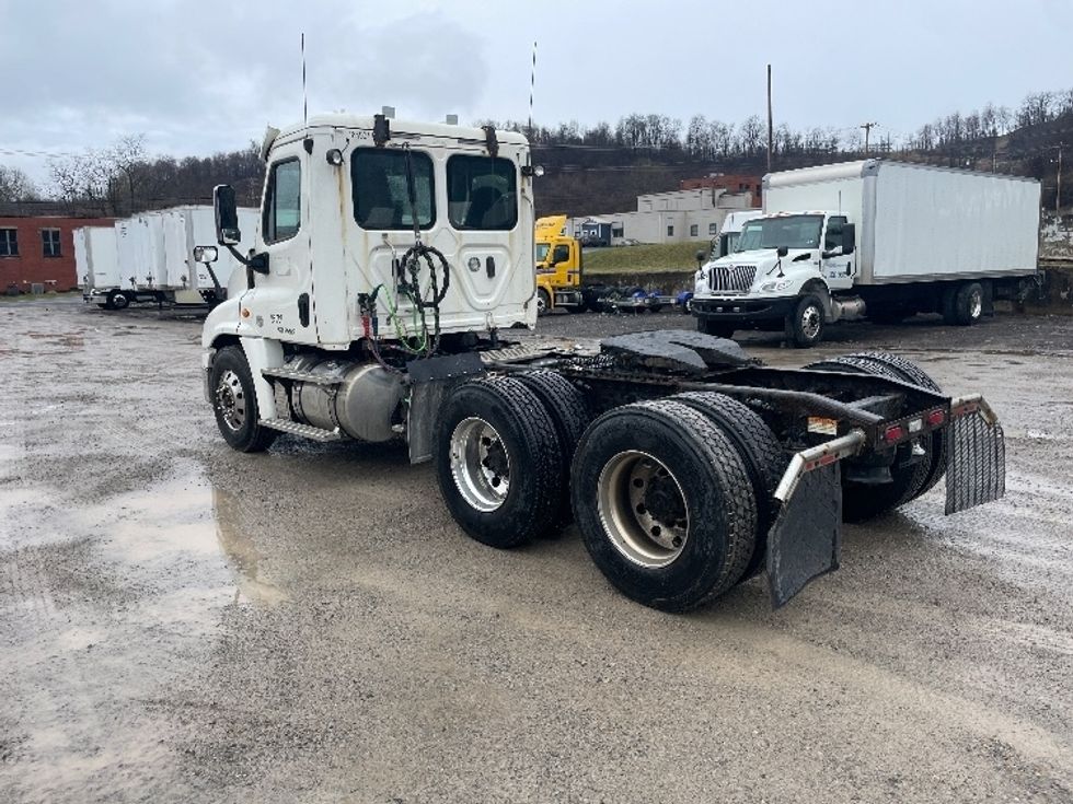 Day Cab Tractor-Heavy Duty Tractors-Freightliner-2018-Cascadia 12564ST-Morgantown-WV-357,636\n\t\tmiles-$ 39,750 - Image 5