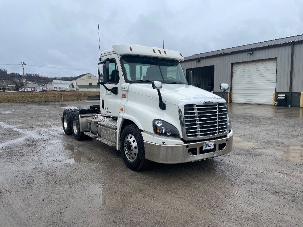 Day Cab Tractor-Heavy Duty Tractors-Freightliner-2018-Cascadia 12564ST-Morgantown-WV-433,836\n\t\tmiles-$ 37,750 - Image 1