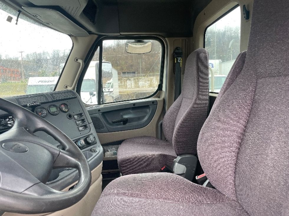 Day Cab Tractor-Heavy Duty Tractors-Freightliner-2018-Cascadia 12564ST-Morgantown-WV-451,793\n\t\tmiles-$ 37,000 - Image 10