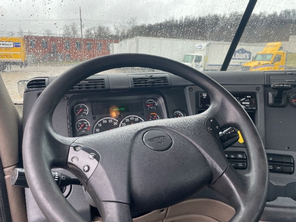 Day Cab Tractor-Heavy Duty Tractors-Freightliner-2018-Cascadia 12564ST-Morgantown-WV-451,793\n\t\tmiles-$ 37,000 - Image 11