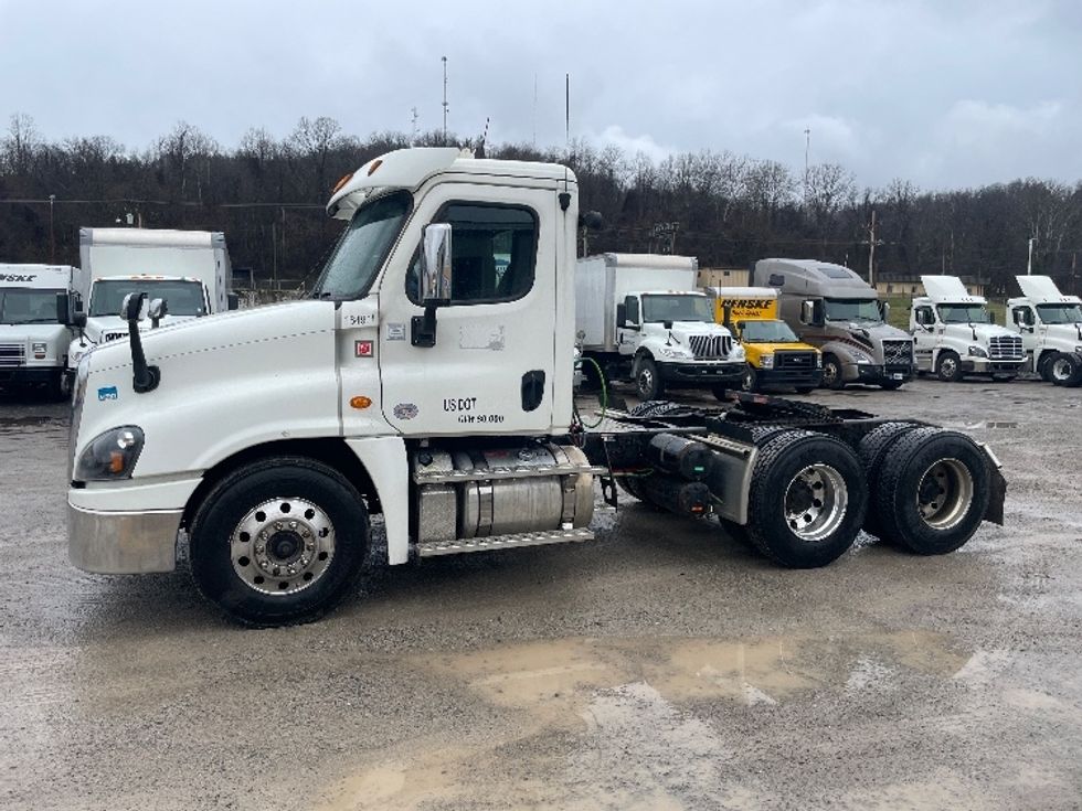 Day Cab Tractor-Heavy Duty Tractors-Freightliner-2018-Cascadia 12564ST-Morgantown-WV-451,793\n\t\tmiles-$ 37,000 - Image 4