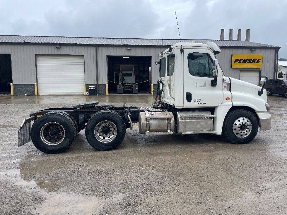 Day Cab Tractor-Heavy Duty Tractors-Freightliner-2018-Cascadia 12564ST-Morgantown-WV-451,793\n\t\tmiles-$ 37,000 - Image 8