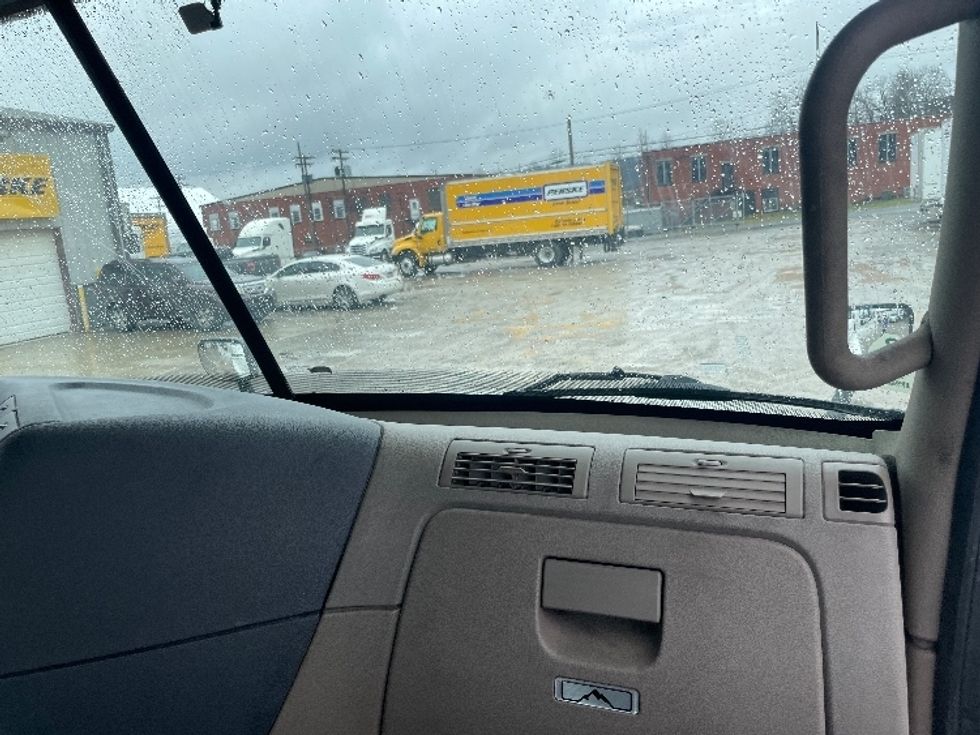 Day Cab Tractor-Heavy Duty Tractors-Freightliner-2018-Cascadia 12564ST-Morgantown-WV-458,458\n\t\tmiles-$ 36,500 - Image 13