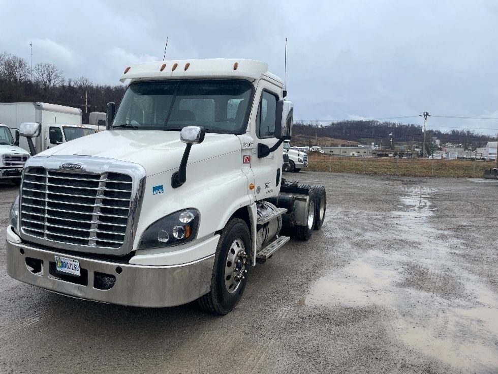 Day Cab Tractor-Heavy Duty Tractors-Freightliner-2018-Cascadia 12564ST-Morgantown-WV-458,458\n\t\tmiles-$ 36,500 - Image 3
