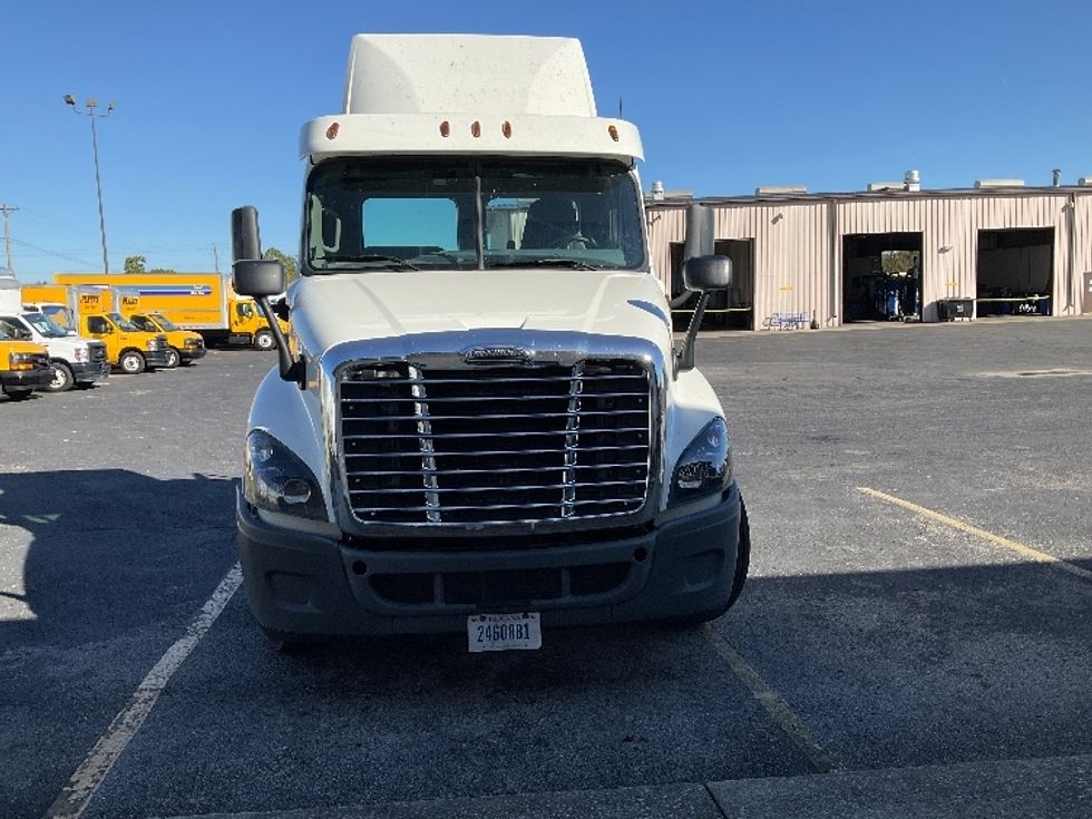 Day Cab Tractor-Heavy Duty Tractors-Freightliner-2018-Cascadia 12564ST-Mount Juliet-TN-729,503\n\t\tmiles-$ 26,500 - Image 2