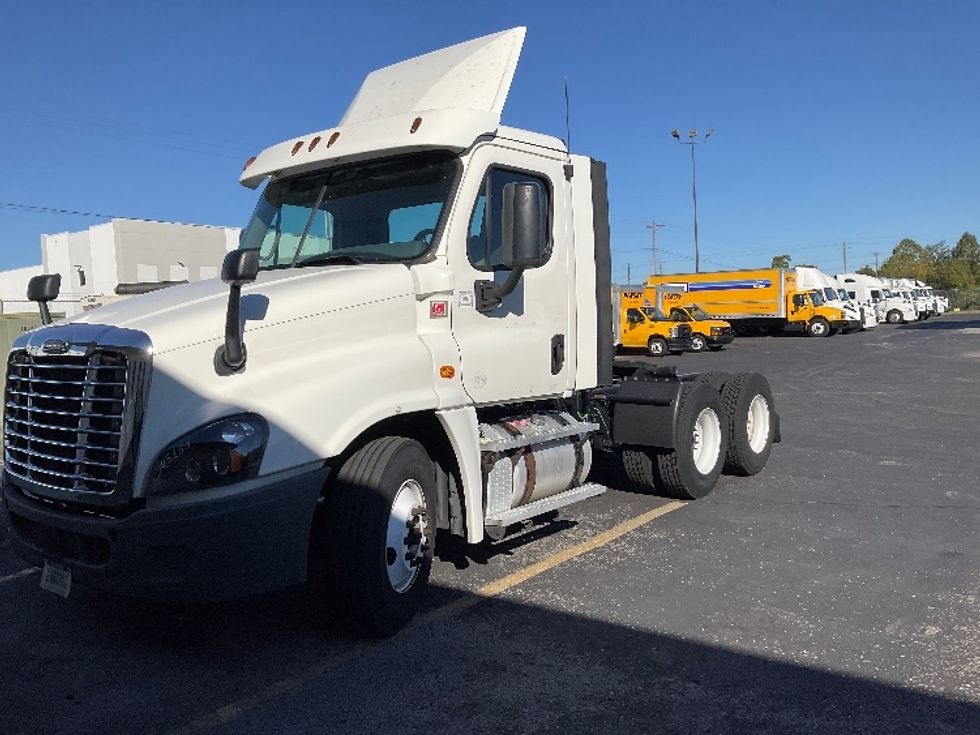 Day Cab Tractor-Heavy Duty Tractors-Freightliner-2018-Cascadia 12564ST-Mount Juliet-TN-729,503\n\t\tmiles-$ 26,500 - Image 3