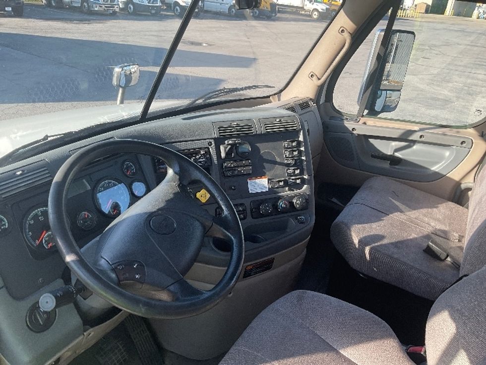Day Cab Tractor-Heavy Duty Tractors-Freightliner-2018-Cascadia 12564ST-Nashville-TN-250,412\n\t\tmiles-$ 46,500 - Image 10