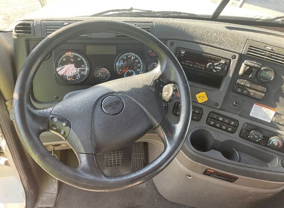 Day Cab Tractor-Heavy Duty Tractors-Freightliner-2018-Cascadia 12564ST-Nashville-TN-250,412\n\t\tmiles-$ 46,500 - Image 11