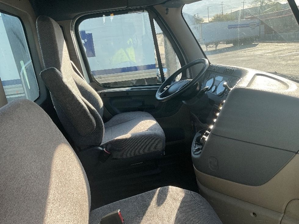 Day Cab Tractor-Heavy Duty Tractors-Freightliner-2018-Cascadia 12564ST-Nashville-TN-250,412\n\t\tmiles-$ 46,500 - Image 14