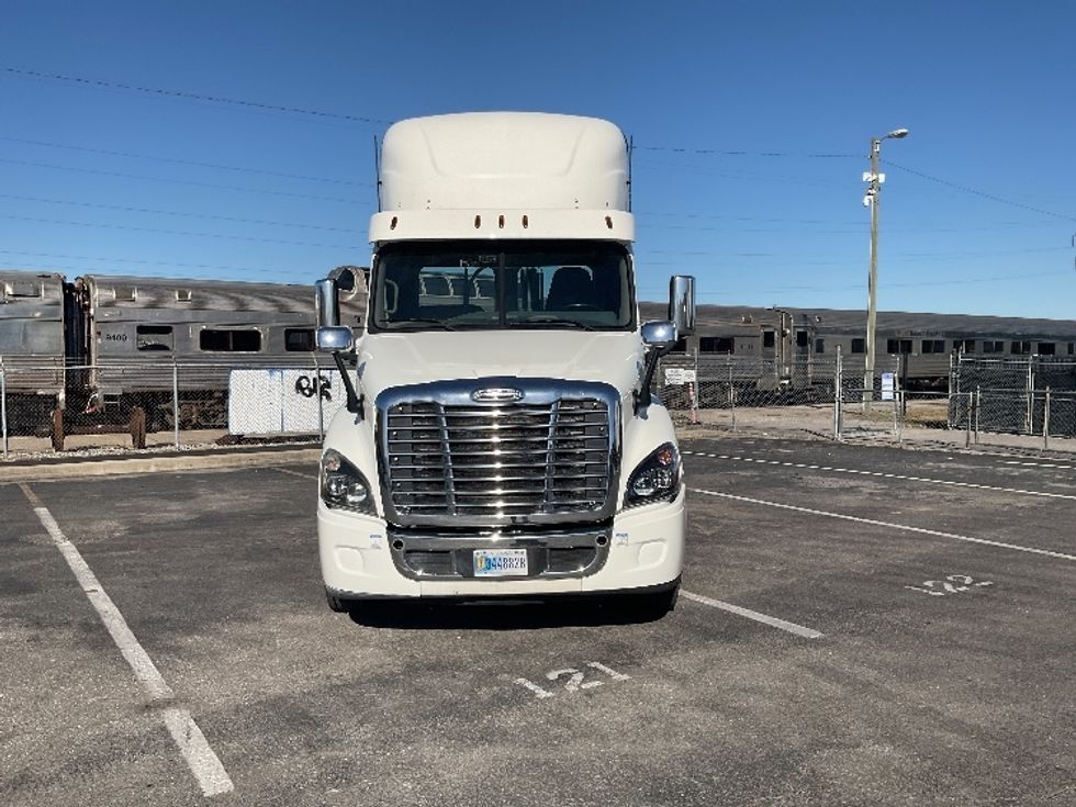Day Cab Tractor-Heavy Duty Tractors-Freightliner-2018-Cascadia 12564ST-Nashville-TN-250,412\n\t\tmiles-$ 46,500 - Image 2