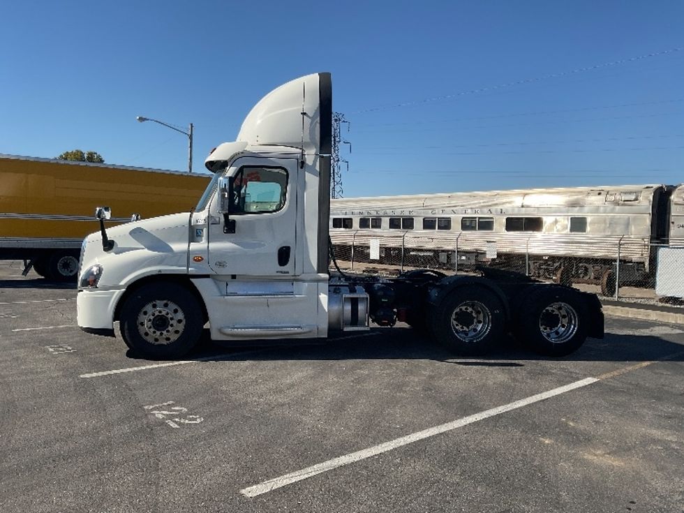 Day Cab Tractor-Heavy Duty Tractors-Freightliner-2018-Cascadia 12564ST-Nashville-TN-250,412\n\t\tmiles-$ 46,500 - Image 4
