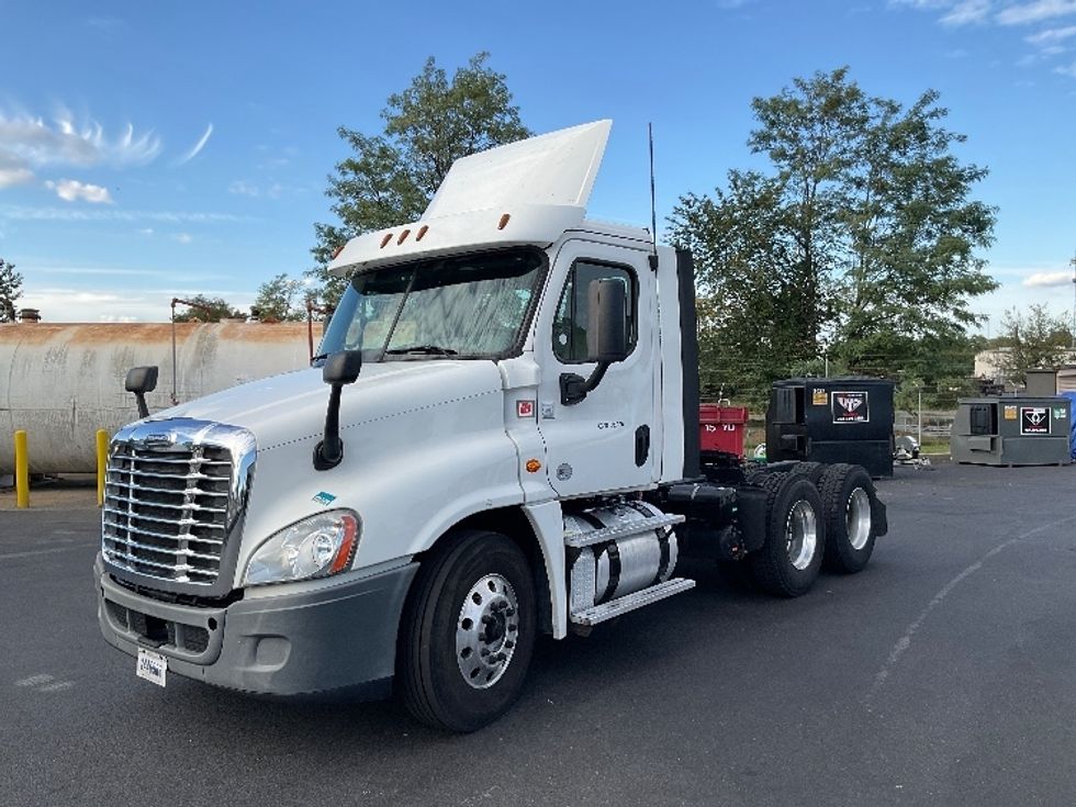 Day Cab Tractor-Heavy Duty Tractors-Freightliner-2018-Cascadia 12564ST-New Castle-DE-356,700\n\t\tmiles-$ 44,500 - Image 3