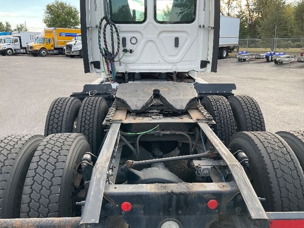 Day Cab Tractor-Heavy Duty Tractors-Freightliner-2018-Cascadia 12564ST-New Castle-DE-356,700\n\t\tmiles-$ 44,500 - Image 6