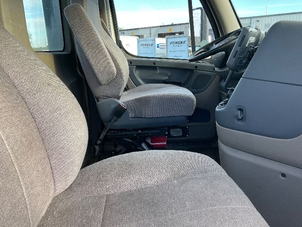 Day Cab Tractor-Heavy Duty Tractors-Freightliner-2018-Cascadia 12564ST-New Castle-DE-357,888\n\t\tmiles-$ 33,500 - Image 14