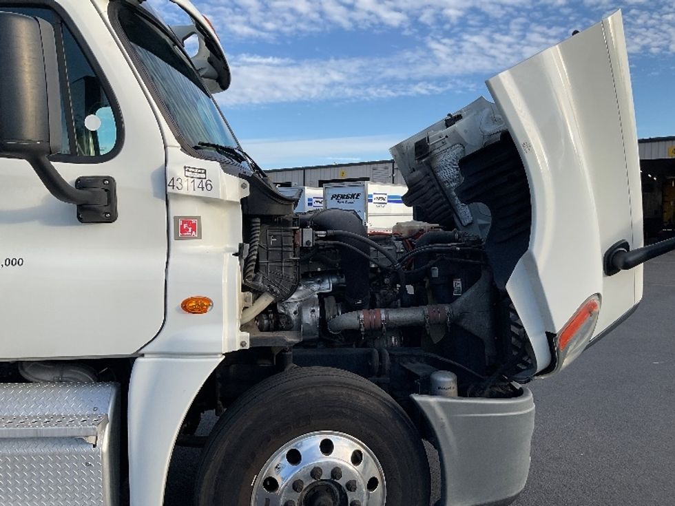 Day Cab Tractor-Heavy Duty Tractors-Freightliner-2018-Cascadia 12564ST-New Castle-DE-357,888\n\t\tmiles-$ 33,500 - Image 15