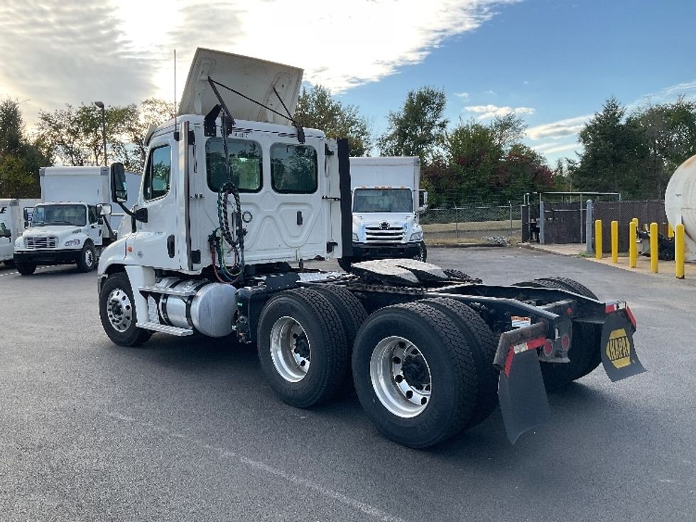 Day Cab Tractor-Heavy Duty Tractors-Freightliner-2018-Cascadia 12564ST-New Castle-DE-357,888\n\t\tmiles-$ 33,500 - Image 5