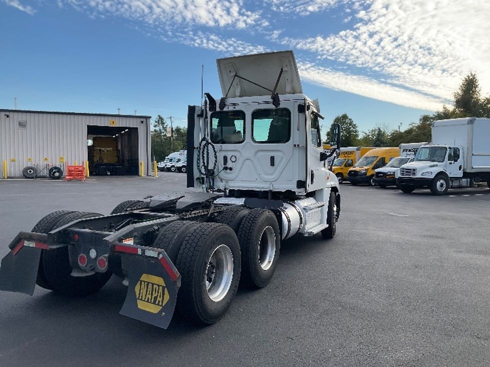 Day Cab Tractor-Heavy Duty Tractors-Freightliner-2018-Cascadia 12564ST-New Castle-DE-357,888\n\t\tmiles-$ 33,500 - Image 7