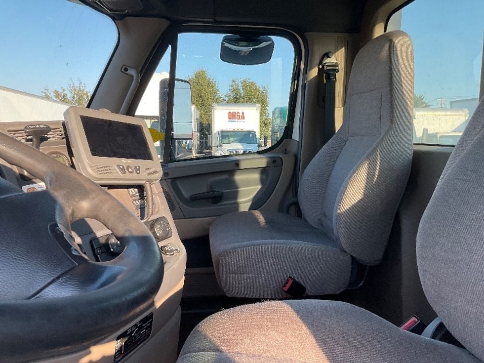 Day Cab Tractor-Heavy Duty Tractors-Freightliner-2018-Cascadia 12564ST-New Castle-DE-398,362\n\t\tmiles-$ 42,250 - Image 10