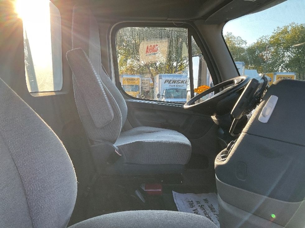 Day Cab Tractor-Heavy Duty Tractors-Freightliner-2018-Cascadia 12564ST-New Castle-DE-398,362\n\t\tmiles-$ 42,250 - Image 14