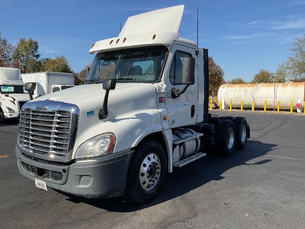 Day Cab Tractor-Heavy Duty Tractors-Freightliner-2018-Cascadia 12564ST-New Castle-DE-398,362\n\t\tmiles-$ 42,250 - Image 3